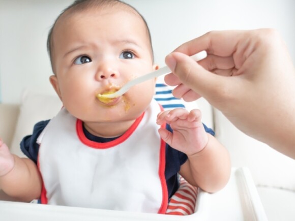 6 månader är det dags att börja introducera barnet för riktigt mat