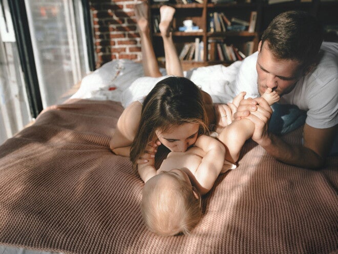 parents kissing baby parents kissing baby